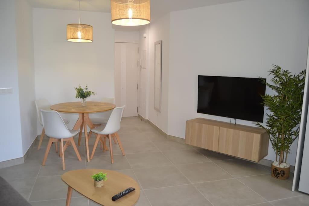 Fuengirola Beach & terrace by ELE Apartments 6