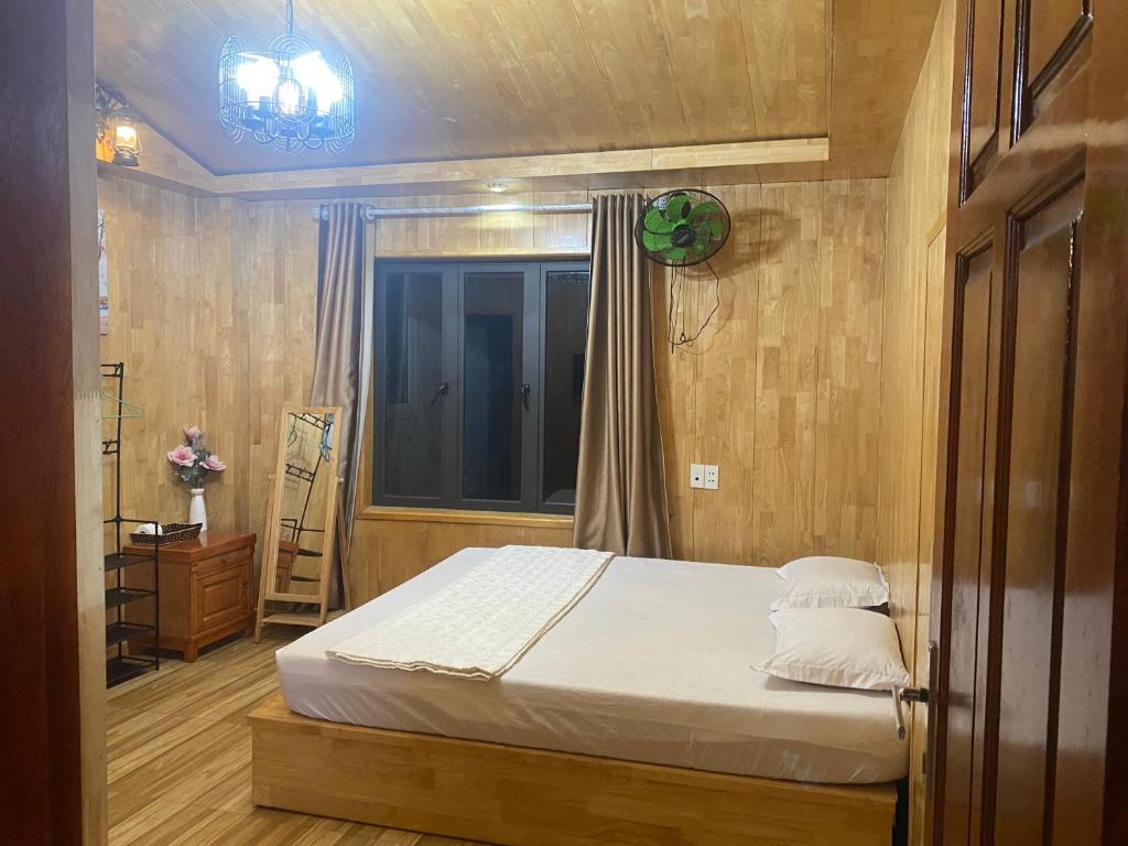 CatBa Tropicana Homestay