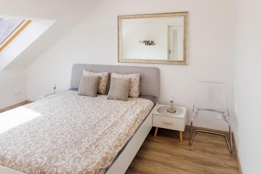 Queen Flat in Old Town with Castle view 2