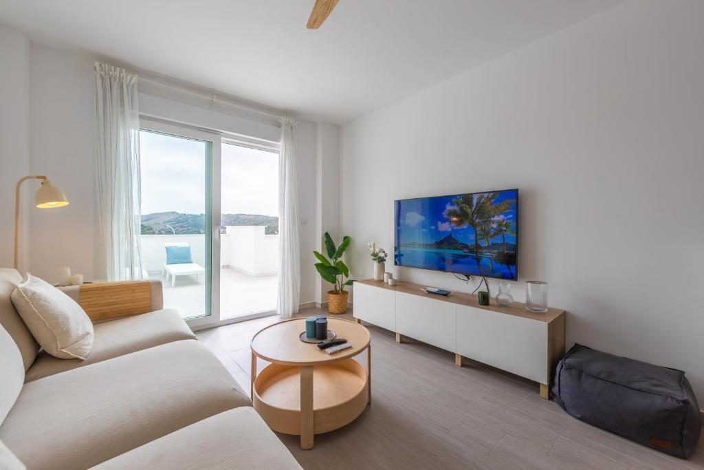 Stunning views, terrace, pool, WIFI & near centre 6