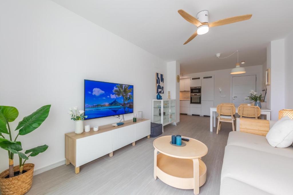 Stunning views, terrace, pool, WIFI & near centre 5