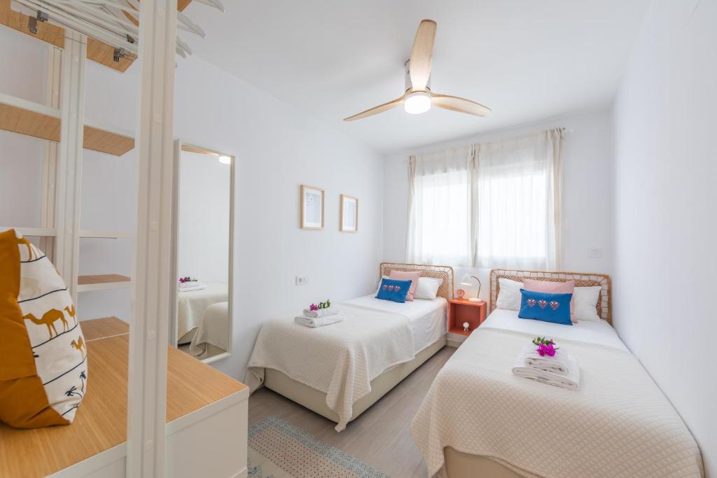 Stunning views, terrace, pool, WIFI & near centre 2