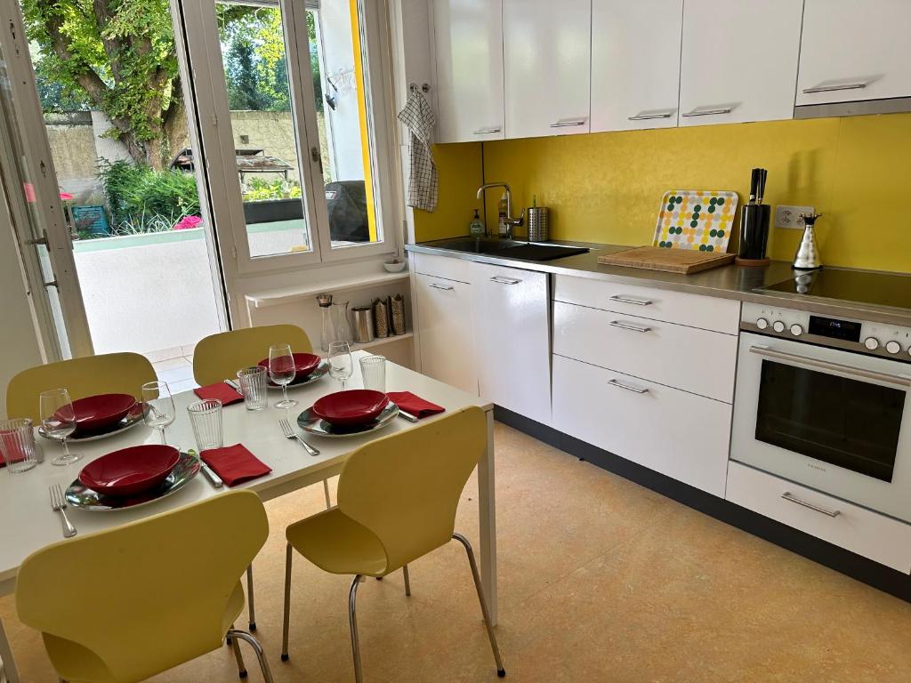 Bijoux Wohnung auf dem Basler Hügel 4