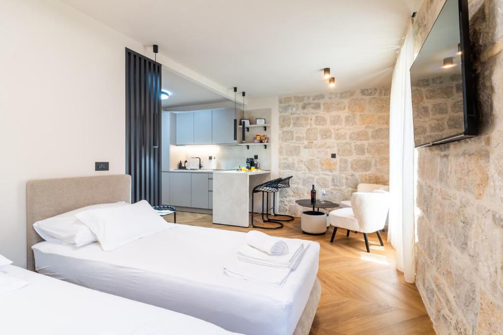 Apartment Centre In Stone House 1