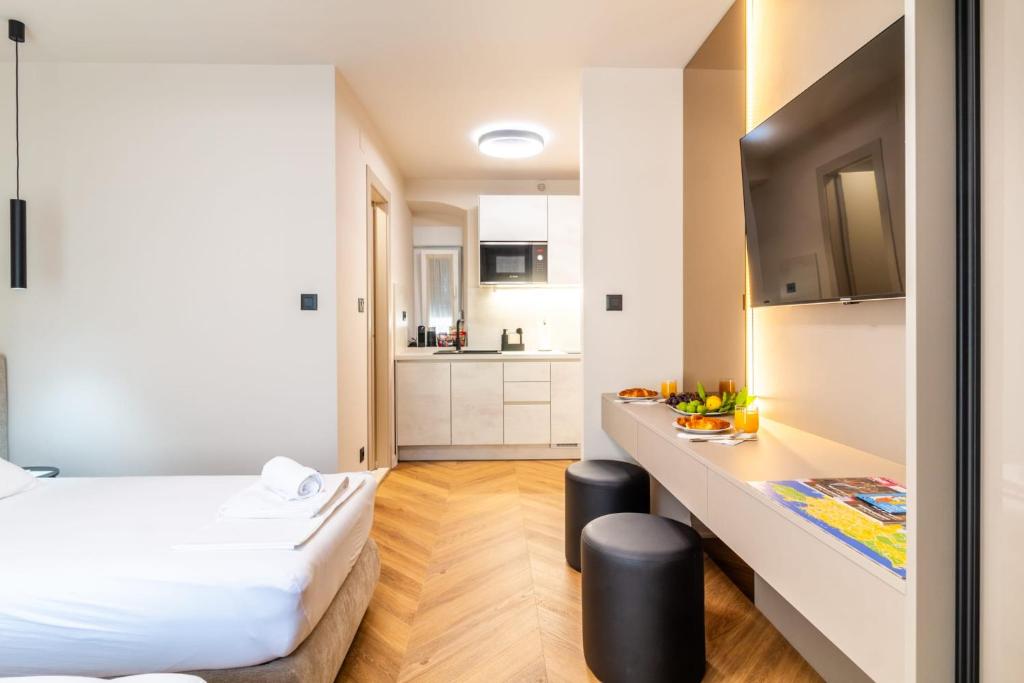 Apartment Centre In Stone House 2