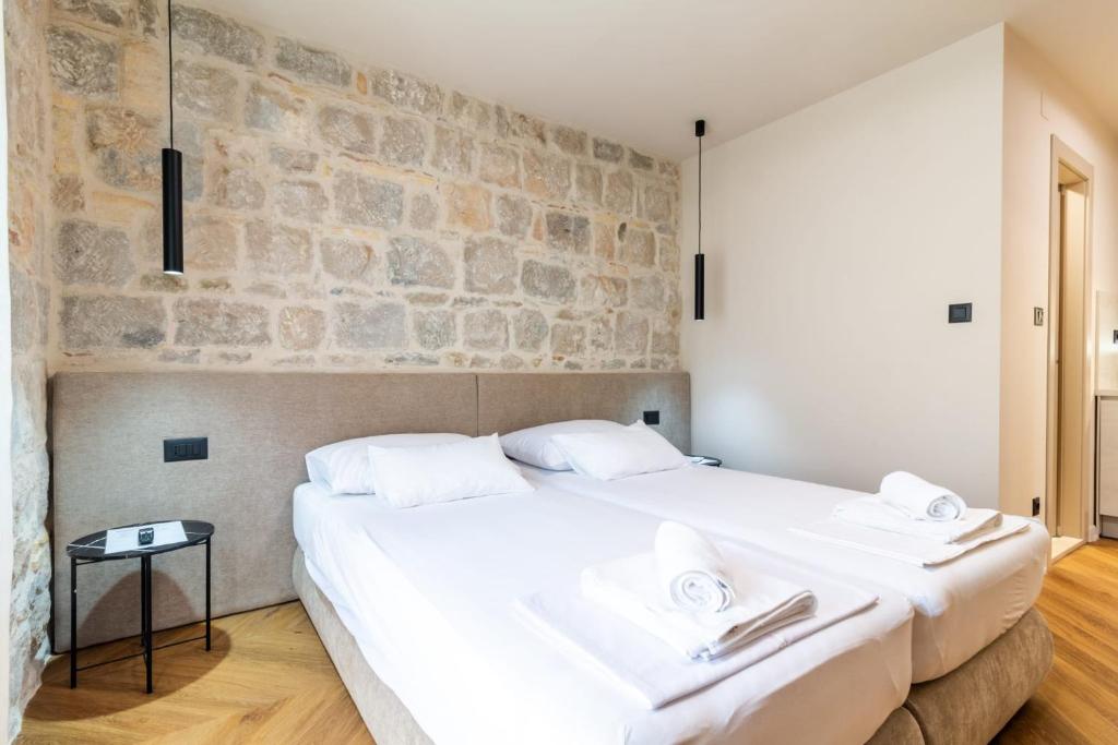 Apartment Centre In Stone House 3
