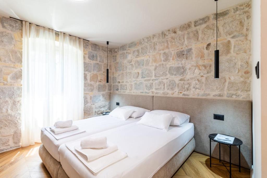 Apartment Centre In Stone House 4
