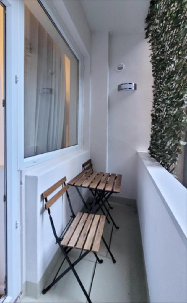 Comfort Corner - 1A 6