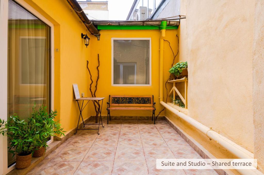 Super Central Stylish Suite & Studio with Shared Terrace by Flat Mаnager 6