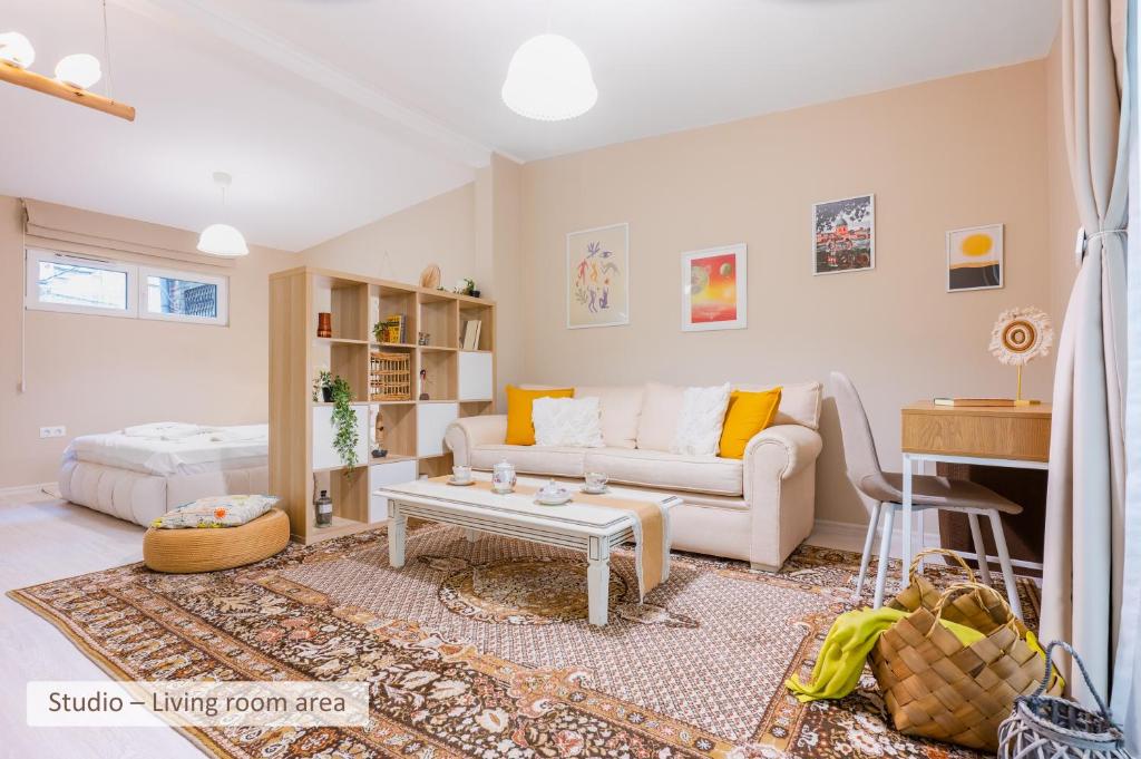 Super Central Stylish Suite & Studio with Shared Terrace by Flat Mаnager 2