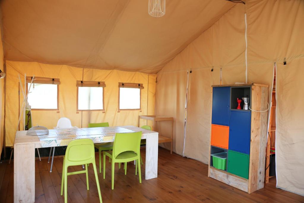 Photo de la galerie de l'établissement Safarilodge Confort Tent 8 5 pers, à Jayac