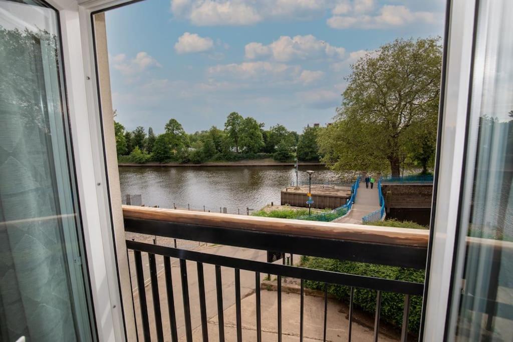 Blue Bridge View with free parking - York City Centre 6