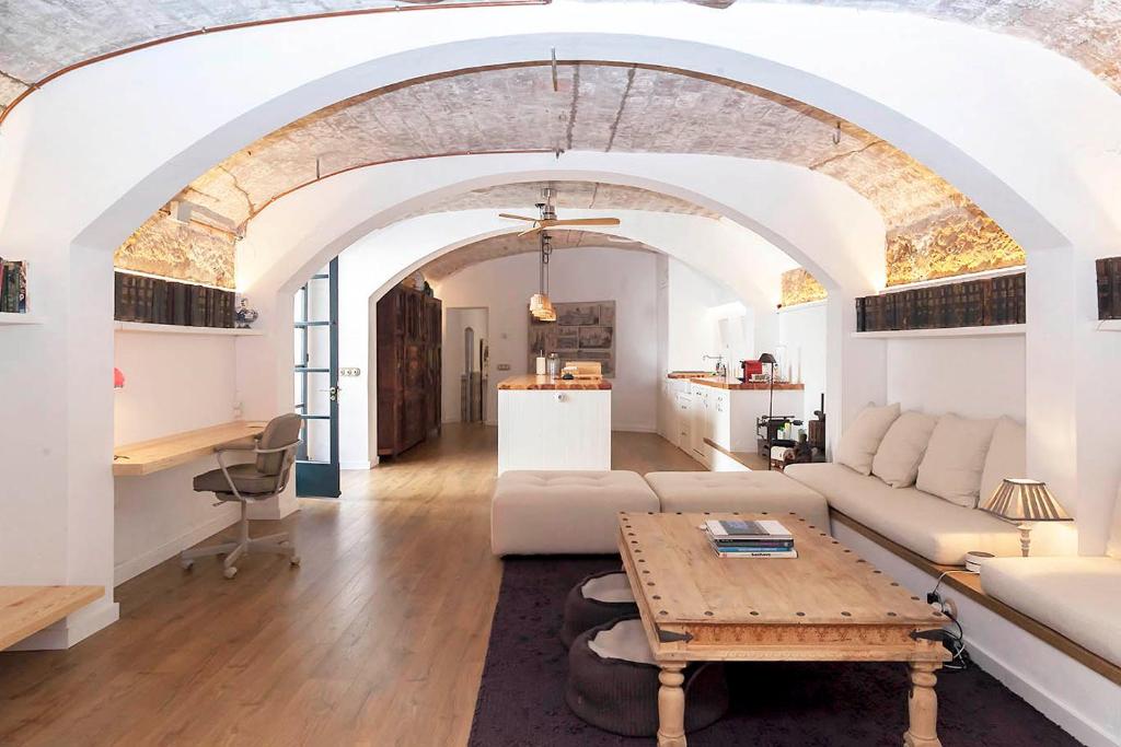 A historic XVI century beach home near Barcelona 7