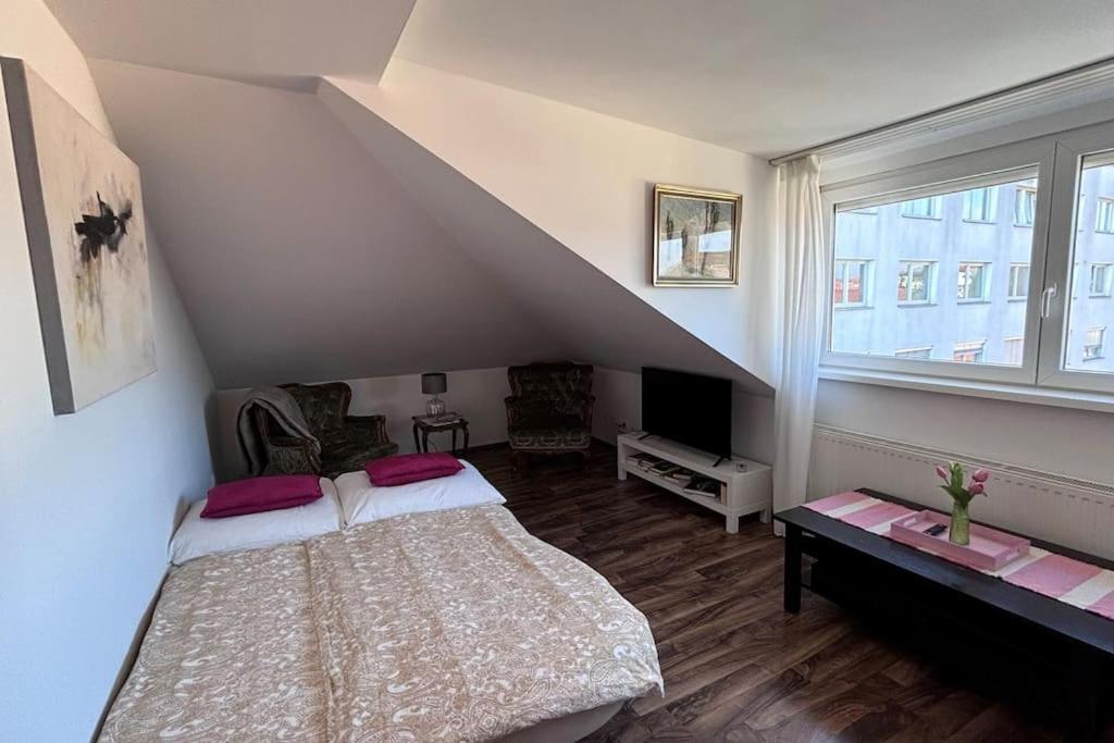 Feine 2-Zimmer Dachgeschoßwohnung 7