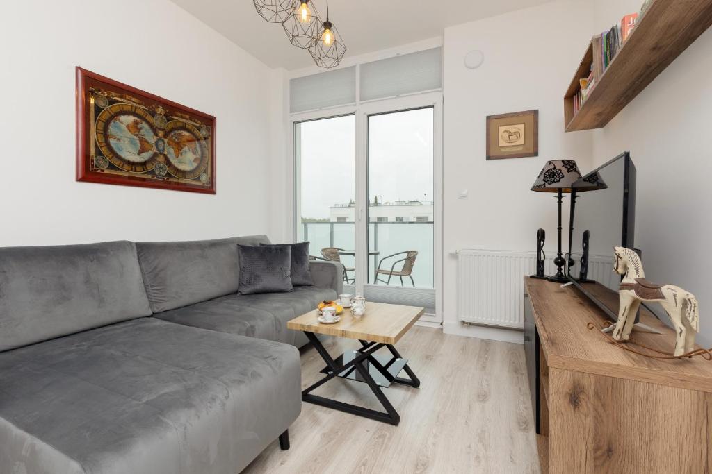 Spacious Apartment with Parking Warsaw Ursus by Renters Prestige 3