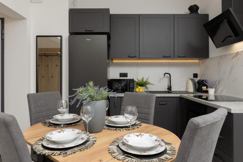Spacious Apartment with Parking Warsaw Ursus by Renters Prestige 4