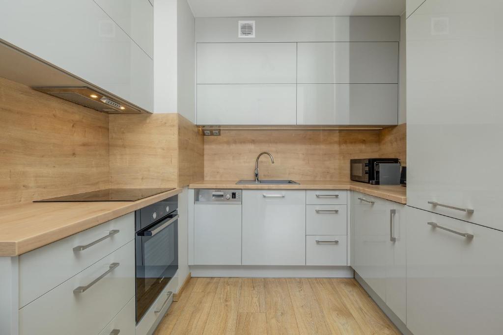 Park Apartamenty Mariacka Szczecin z Parkingiem by Noclegi Renters 6