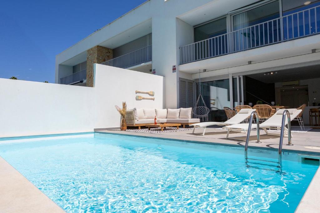 Stylish 3-Bedroom Villa Haven with a Private Pool 1