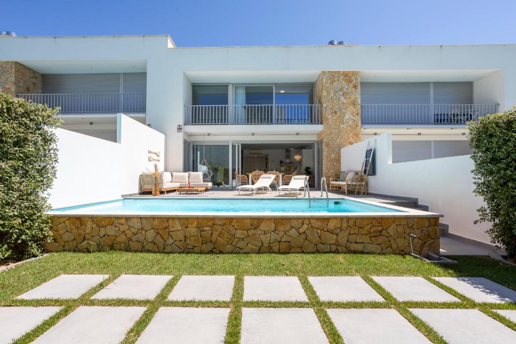 Stylish 3-Bedroom Villa Haven with a Private Pool 4