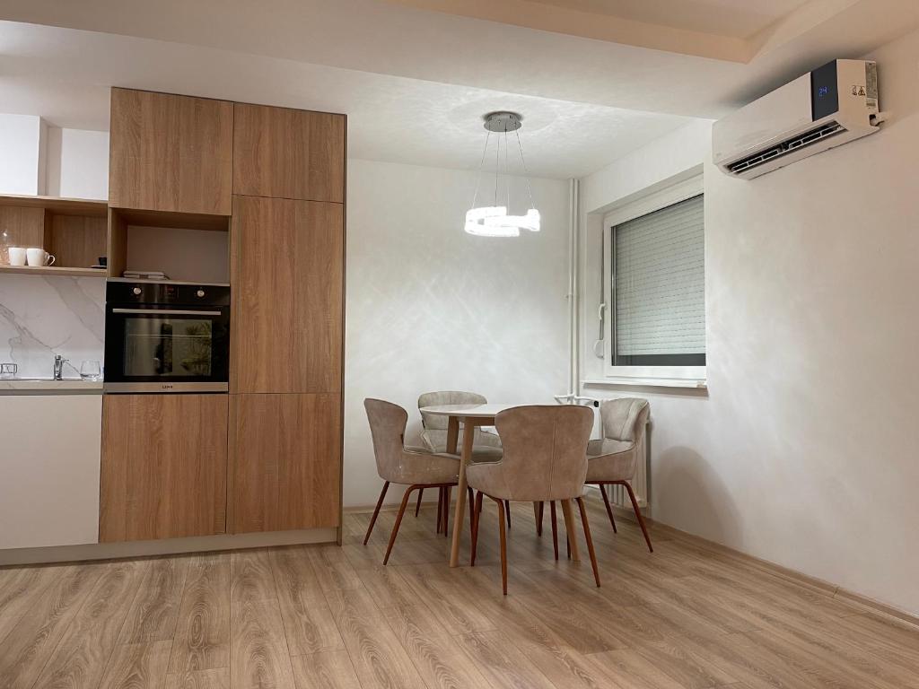Ruby Modern Central Apartment 8