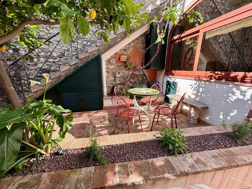 Casa di Regina - City Center, Completely Renovated, Historical 7