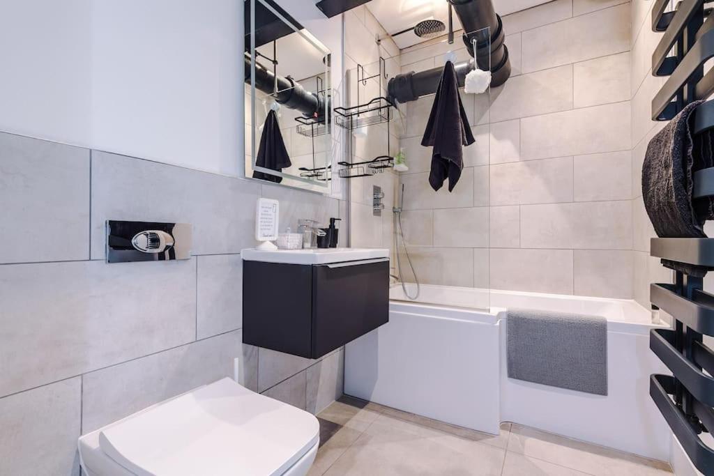 Incredible 3Bed Townhouse, Rooftop Patio, Sleeps 6 7