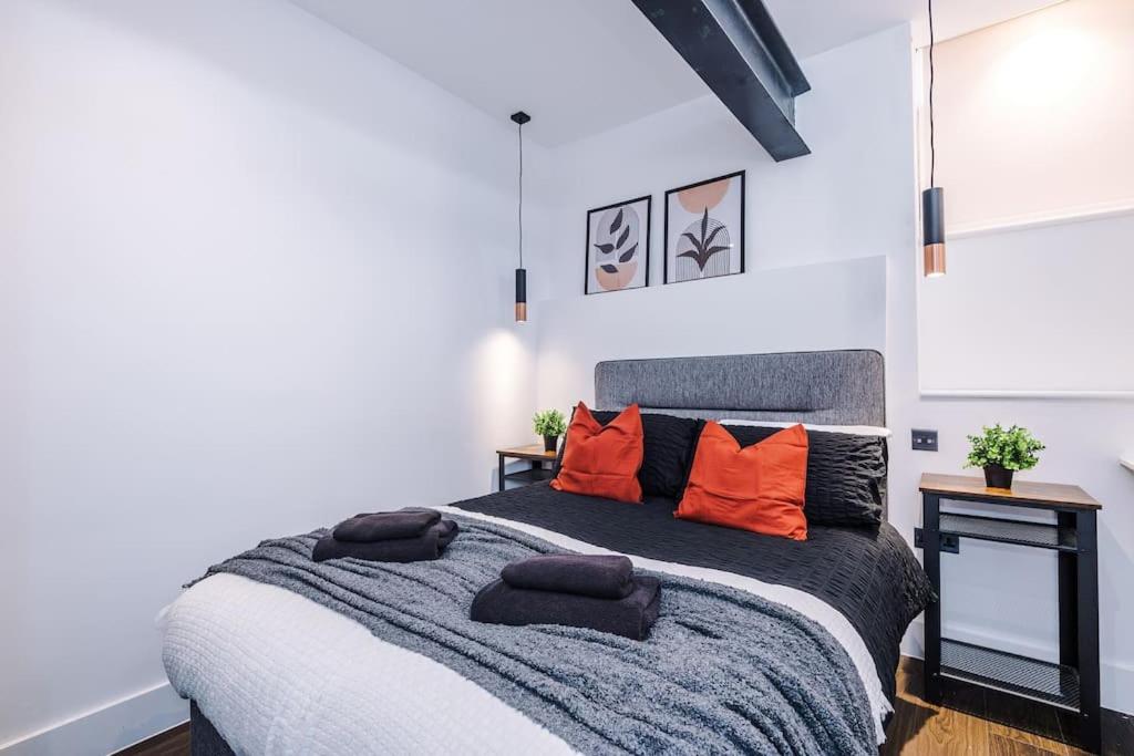 Incredible 3Bed Townhouse, Rooftop Patio, Sleeps 6 8