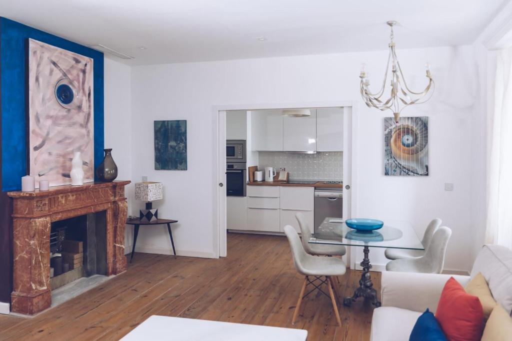 Chic & Luxurious 2-BR Escape Designed for Elegance 7