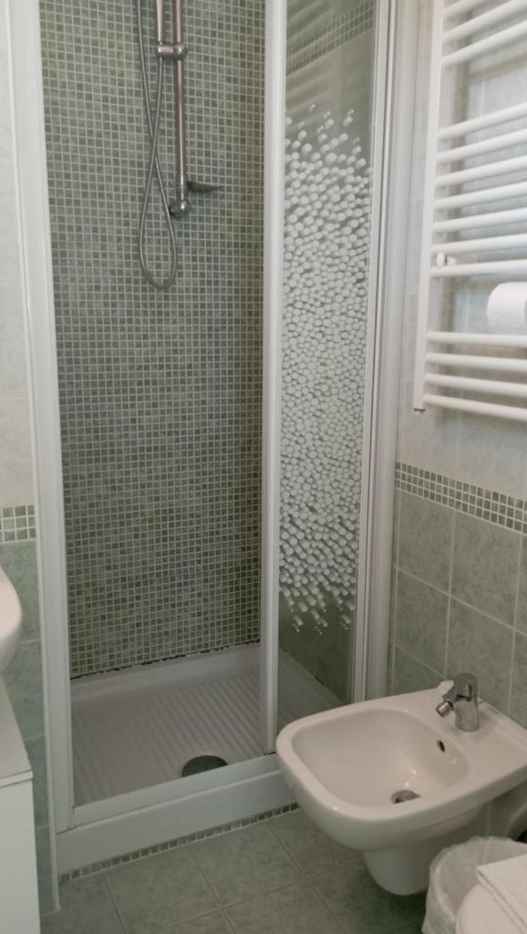 Salle de bains dans l'établissement Hotel Raul