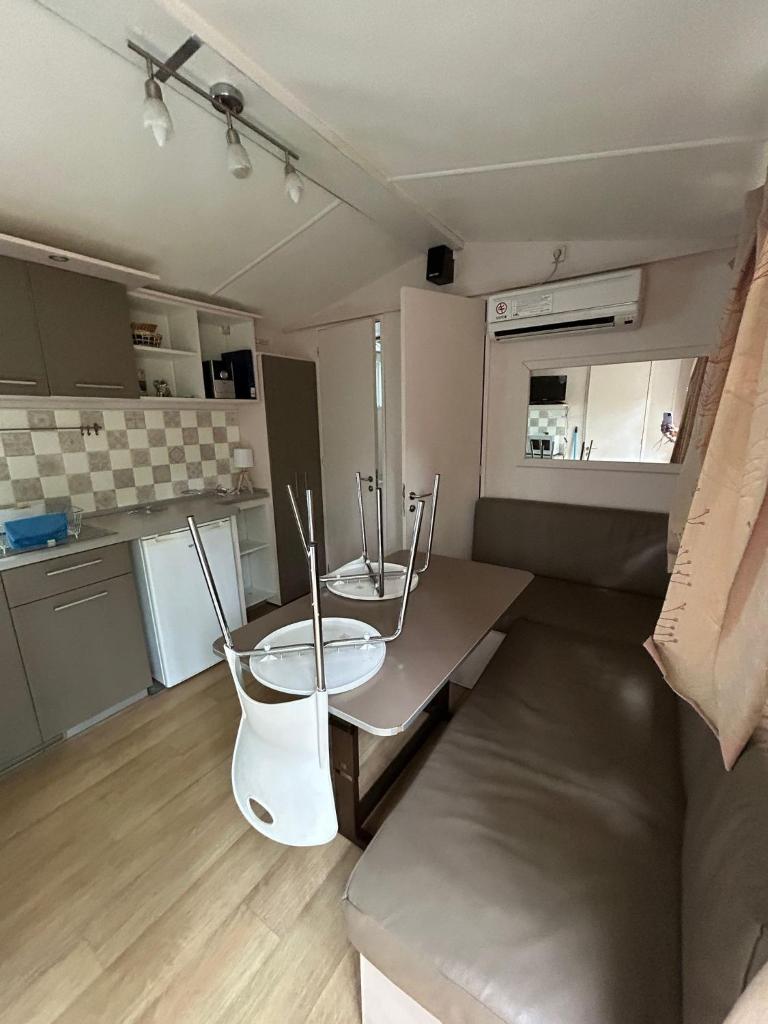 Photo de la galerie de l'établissement C- 45mn de Paris Mobilhome pour familles & travailleurs, à Saint-Chéron
