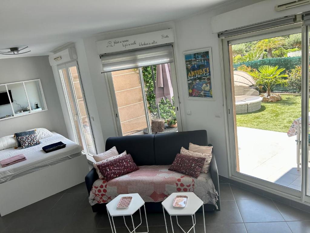 Joli studio climatisé avec Jardin dans résidence avec piscine 2