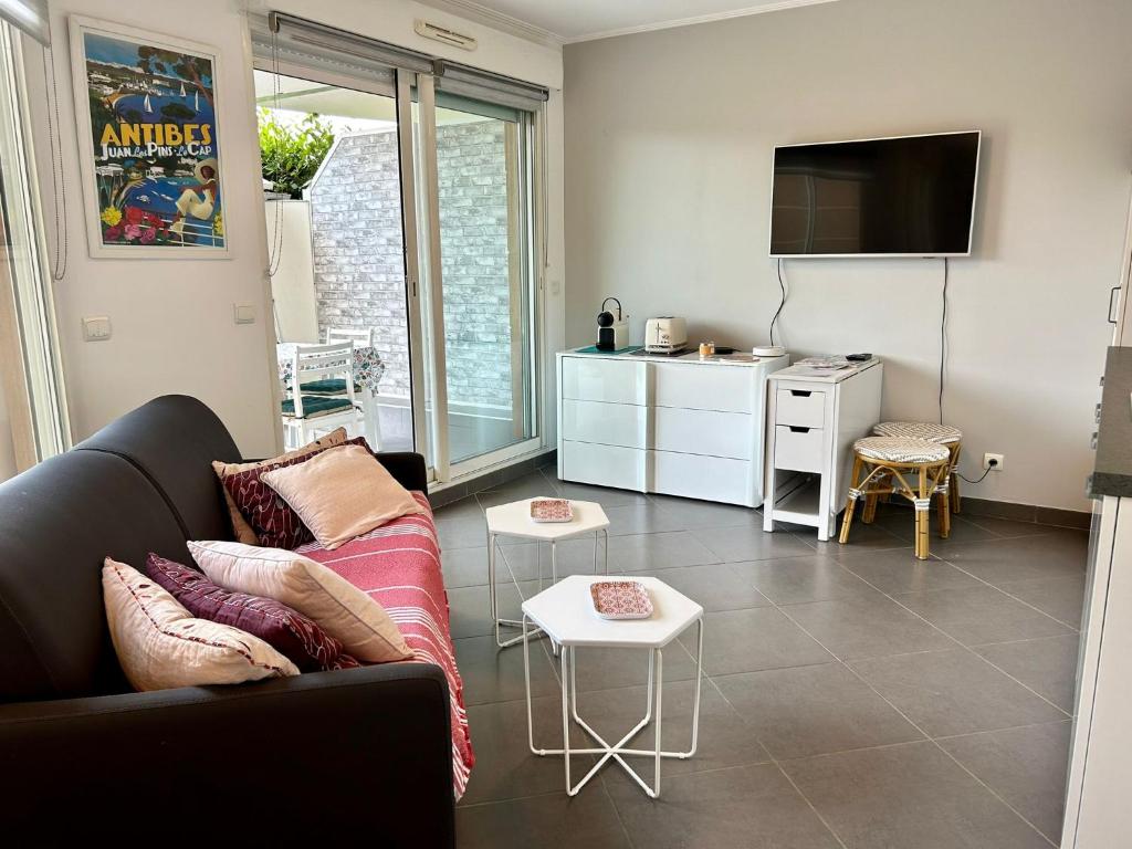 Joli studio climatisé avec Jardin dans résidence avec piscine 6