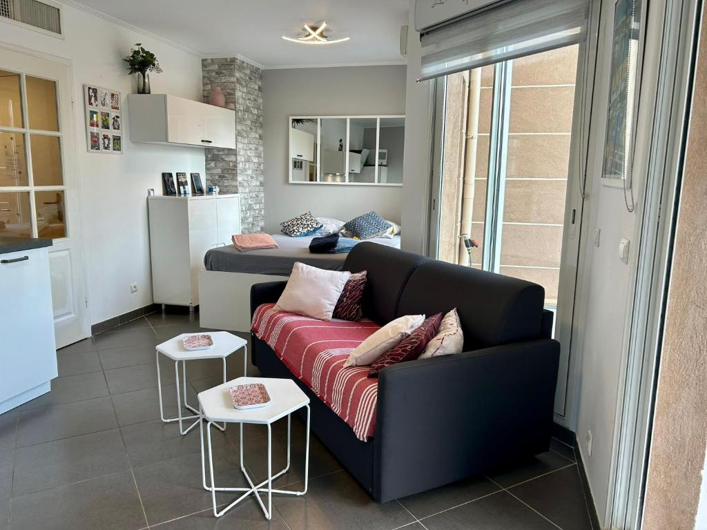 Joli studio climatisé avec Jardin dans résidence avec piscine 5