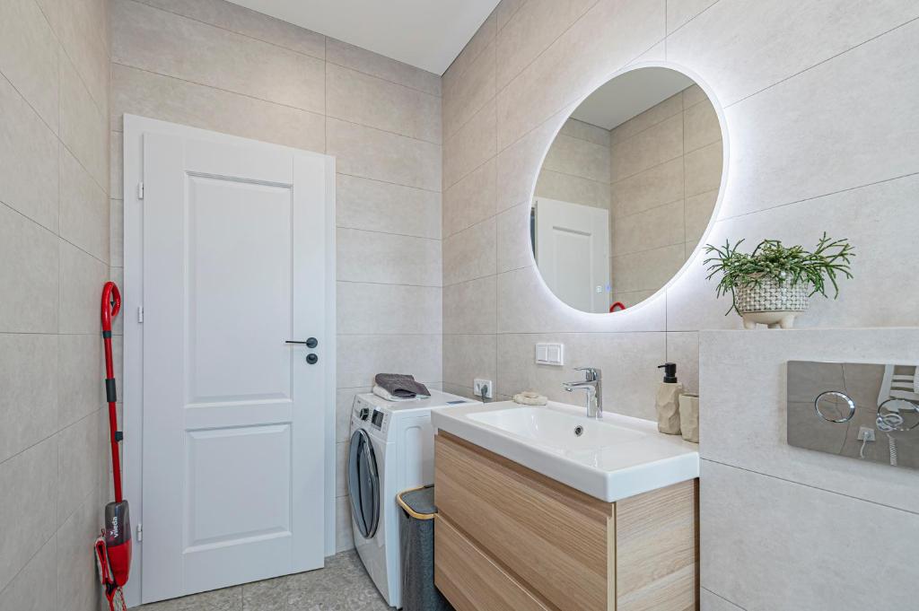 Charming 1 BD Apartment by Domvia 8