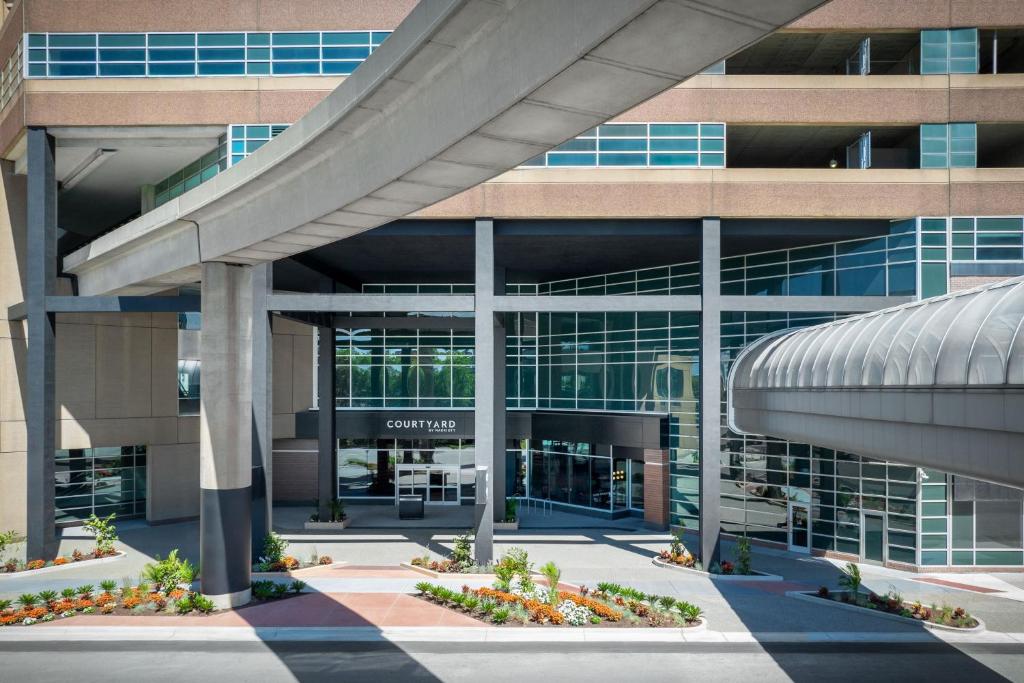 Courtyard by Marriott Detroit Downtown Image