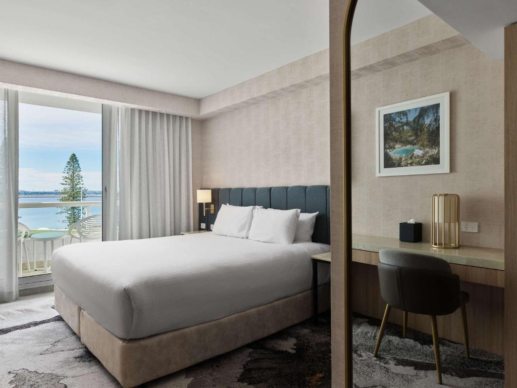 Novotel Sydney Brighton Beach Image