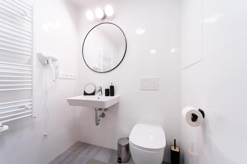 Gold Garden Terrace Apartment 8