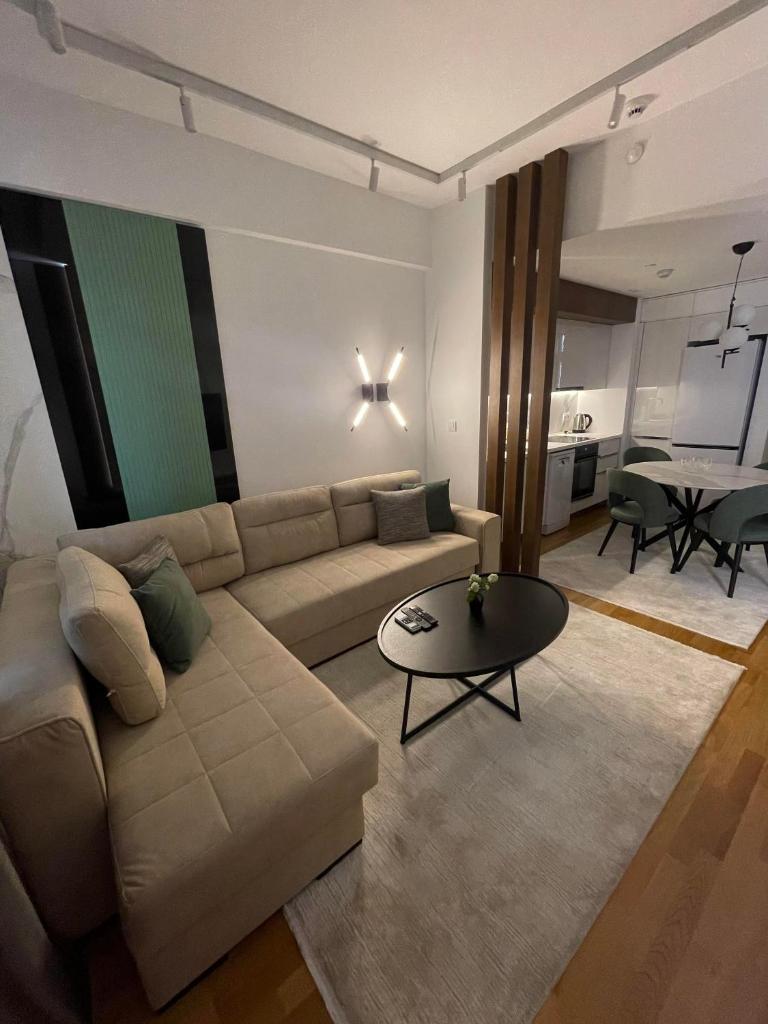 Emerald Gems in Limak's Central Diamond Residences in Skopje with Free Private Parking & Fast Wi-Fi 4