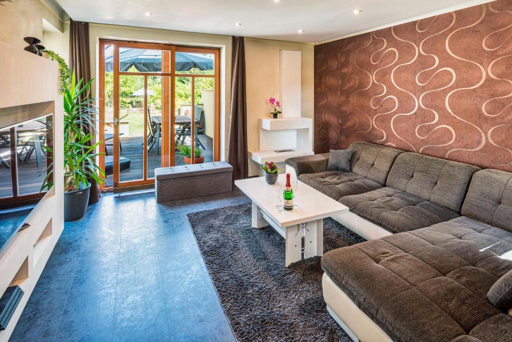 Villa-Harmonie Dresden 1