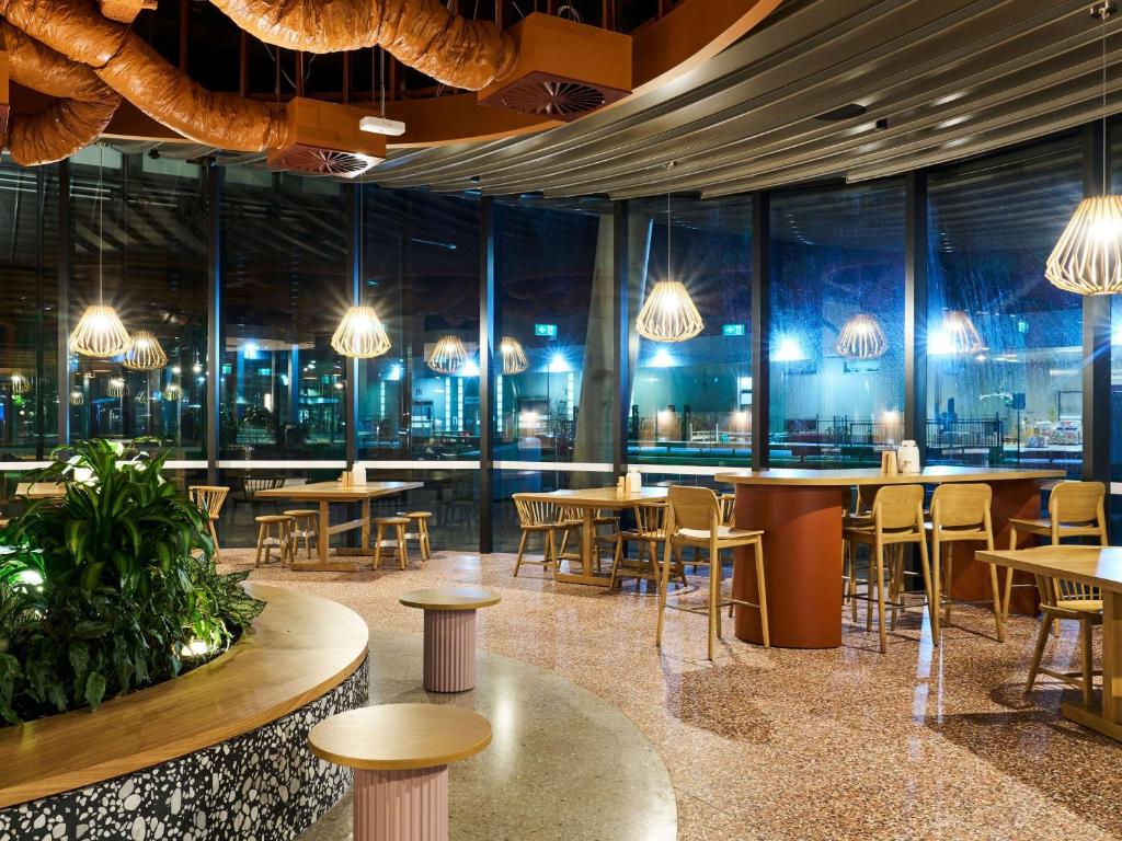 Novotel Melbourne Airport Image