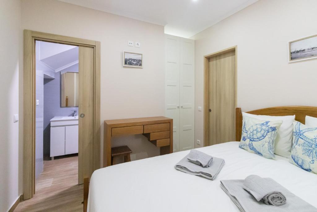 SaltWater Peniche Apartments 6