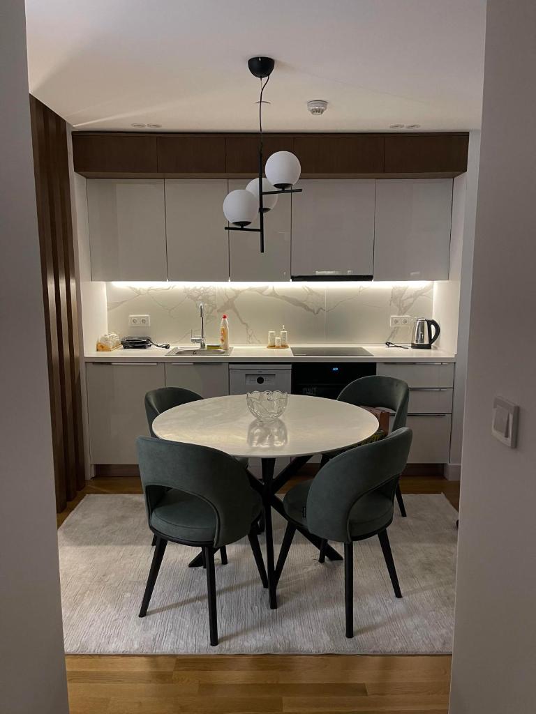 Emerald Gems in Limak's Central Diamond Residences in Skopje with Free Private Parking & Fast Wi-Fi 6