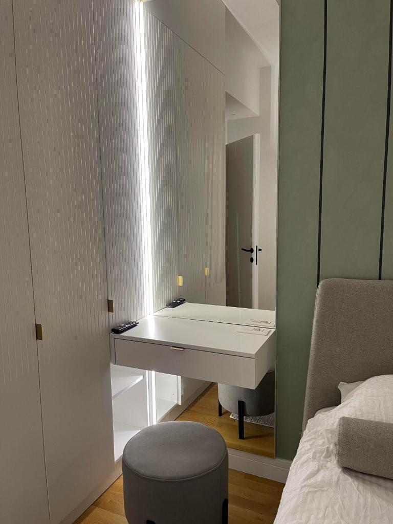 Emerald Gems in Limak's Central Diamond Residences in Skopje with Free Private Parking & Fast Wi-Fi 8