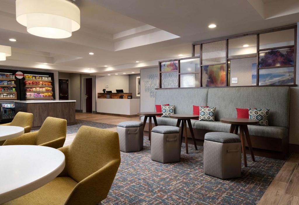 Hampton Inn San Diego/Del Mar Image