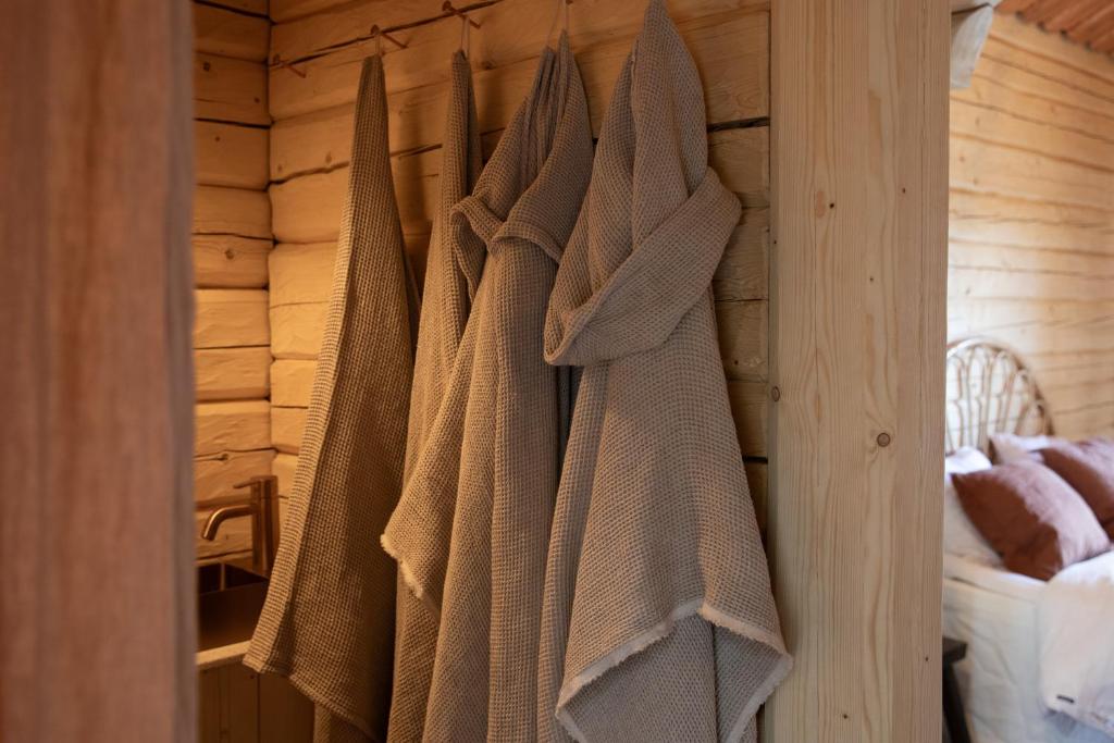 Forest Cabin Ainola next to Nuuksio National Park, in addition Hot Tub and Breakfast 8