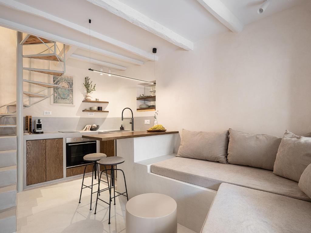 Green Lilly Home 1