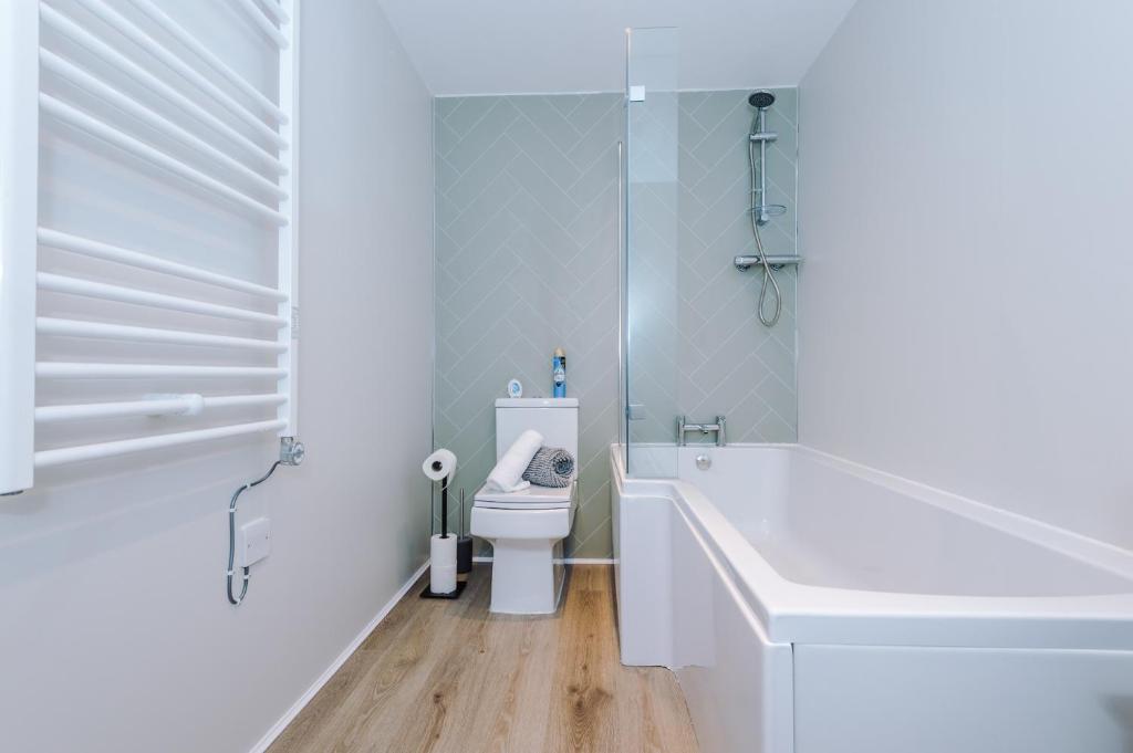 NEW! Stylish 2-Bed Apartment in Manchester by 53 Degrees Property, Great Location - Sleeps 6! 3