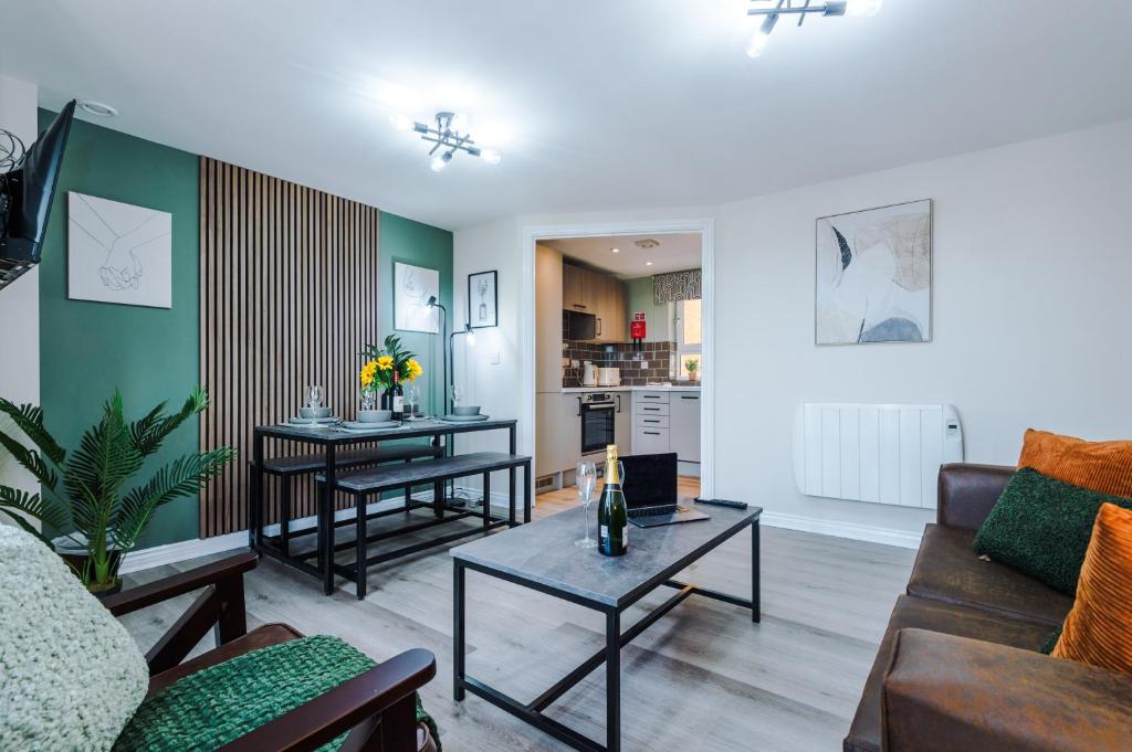 NEW! Stylish 2-Bed Apartment in Manchester by 53 Degrees Property, Great Location - Sleeps 6! 4