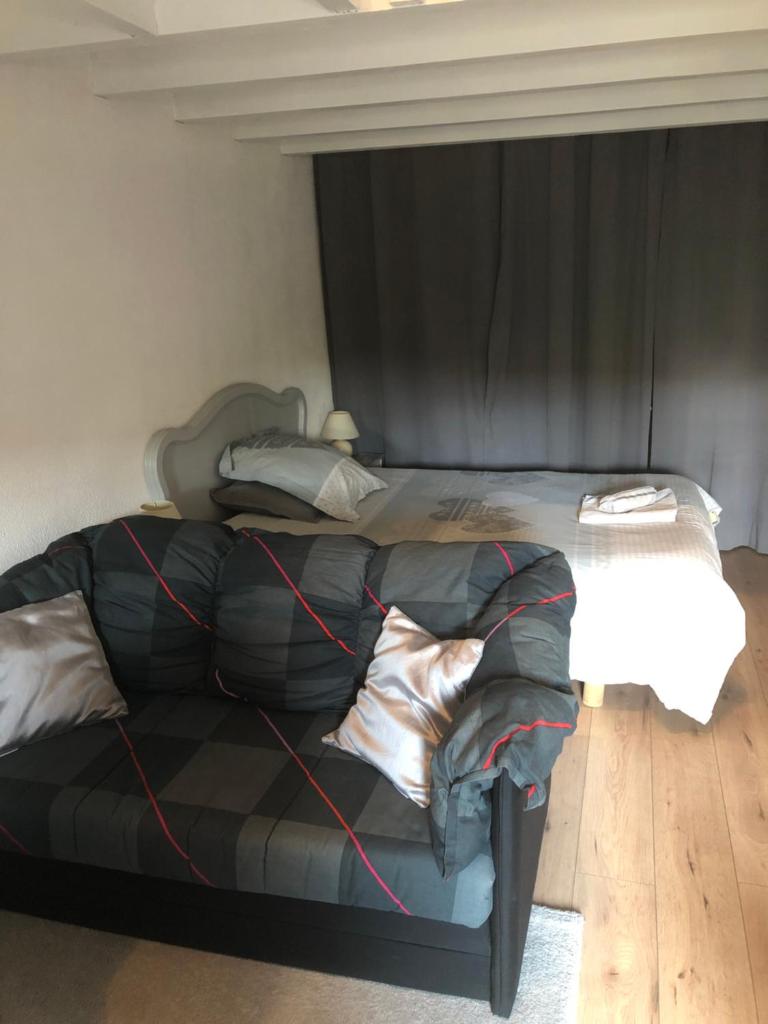 Charmant studio dans maison privée 8