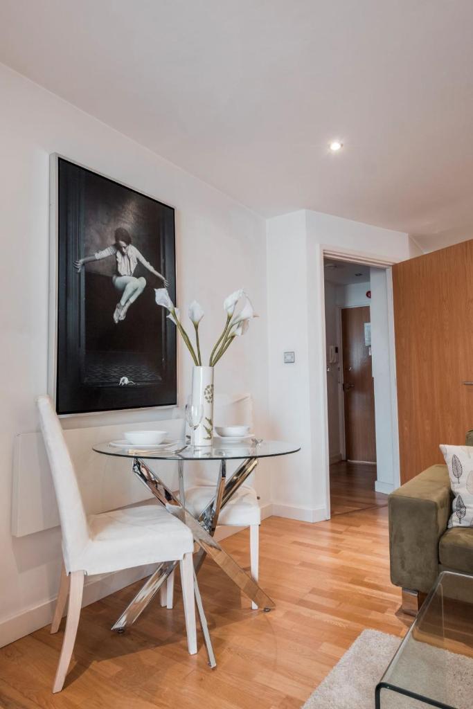 The Chambers, Riverside West 6